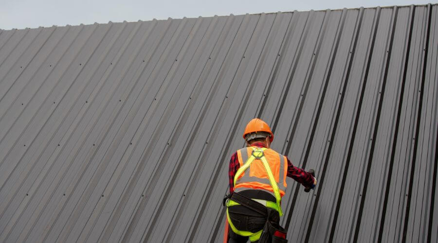 Professional gutter cleaning in Shelbina, MO